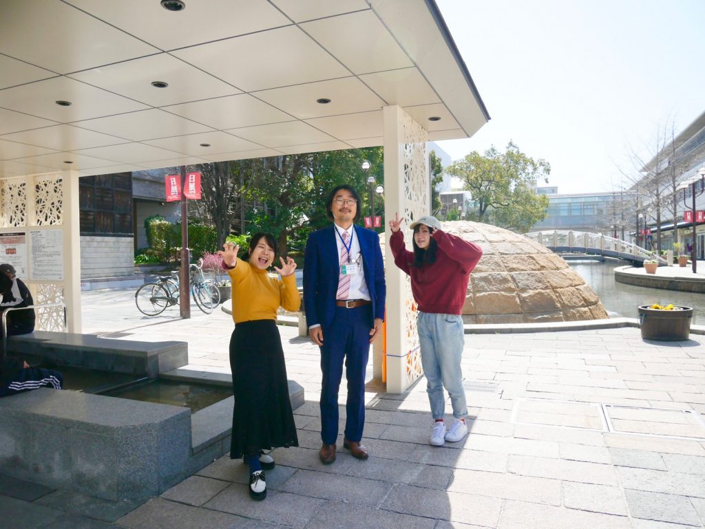 神戸市都市局 内陸・臨海計画課の藤原健二さん（写真中央）、レポーターのドキドキ☆純情ガールズのぽっぽ・のぞみ