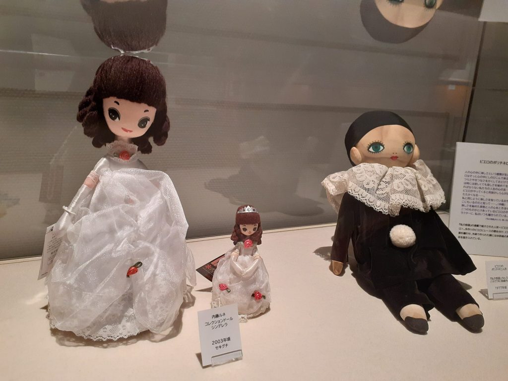 左：「コレクションドール・シンデレラ」2003年頃　セキグチ　右：「ピエロのポリチネロ人形」(「私の部屋　No.33 1977年」1977年頃