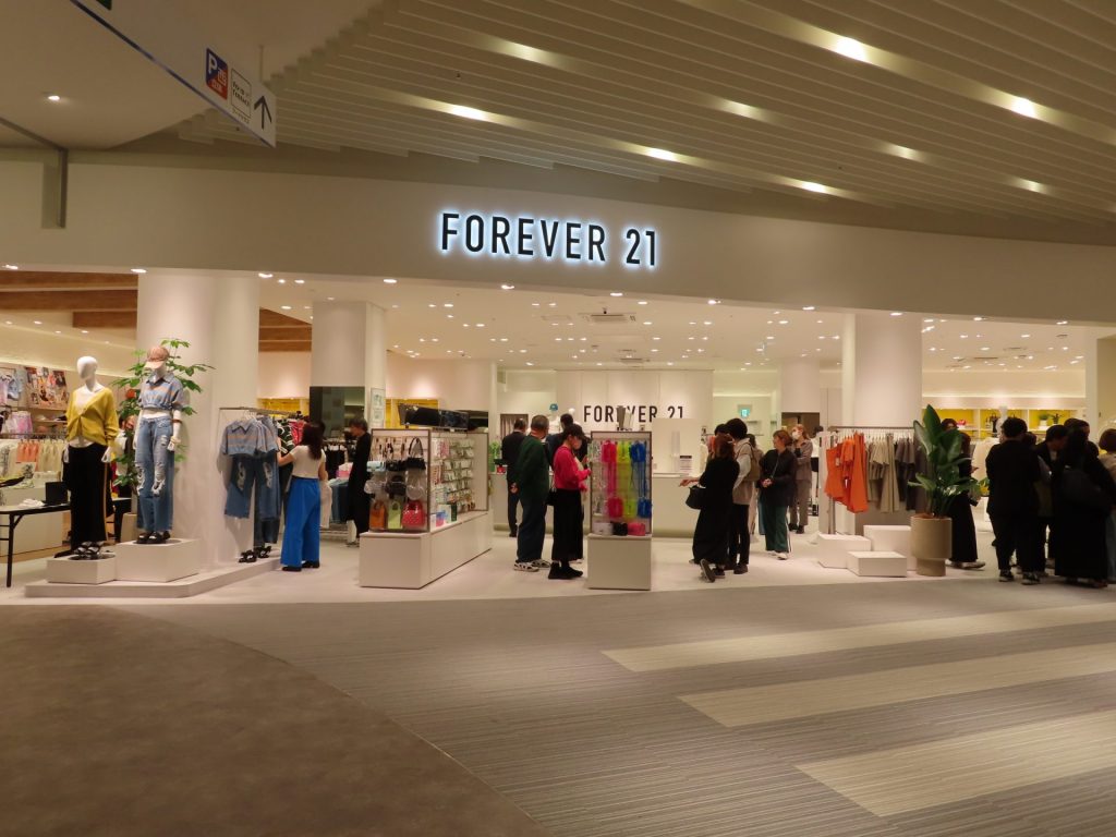 約3年ぶりに日本で常設店を構えたファッションブランド「FOREVER21」