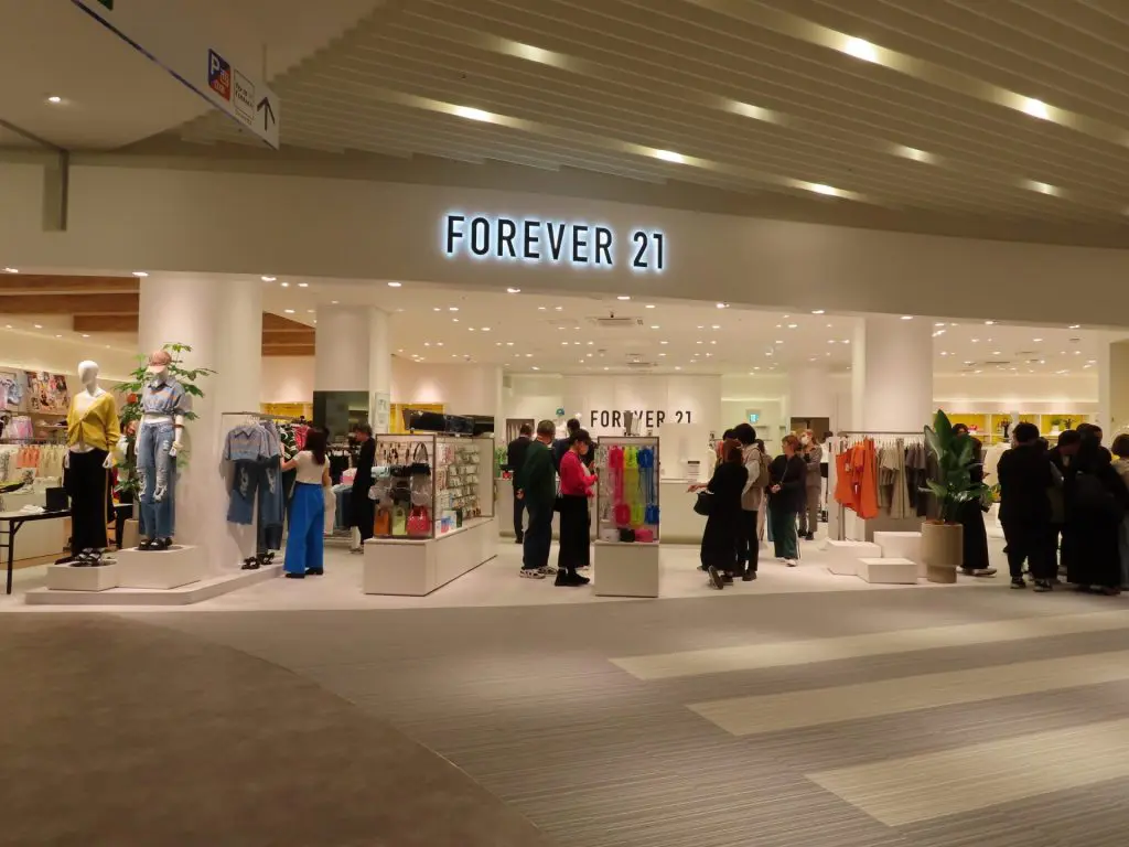 約3年ぶりに日本で常設店を構えたファッションブランド「FOREVER21」