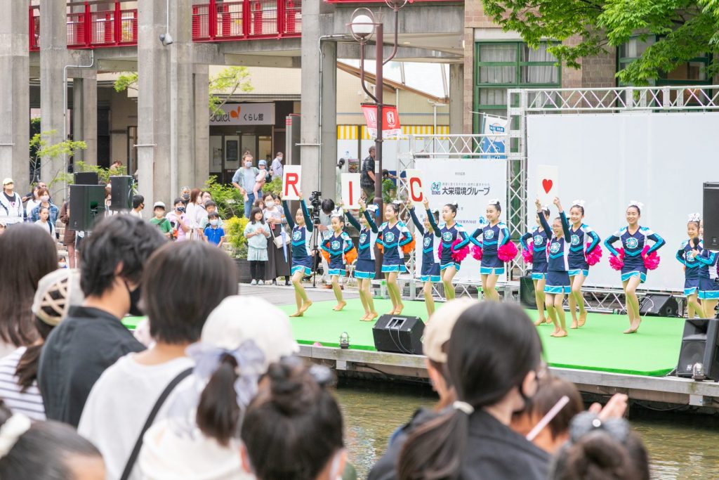 チアダンスのステージ