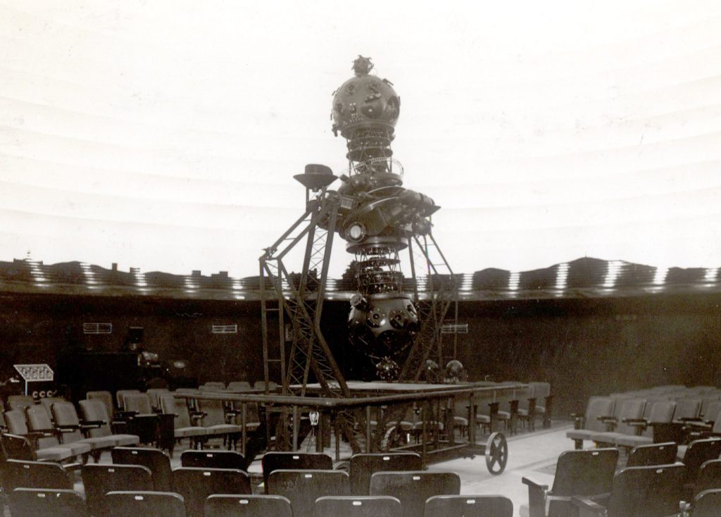 大阪市立電気科学館のプラネタリウム。1937年撮影（大阪市立科学館提供）