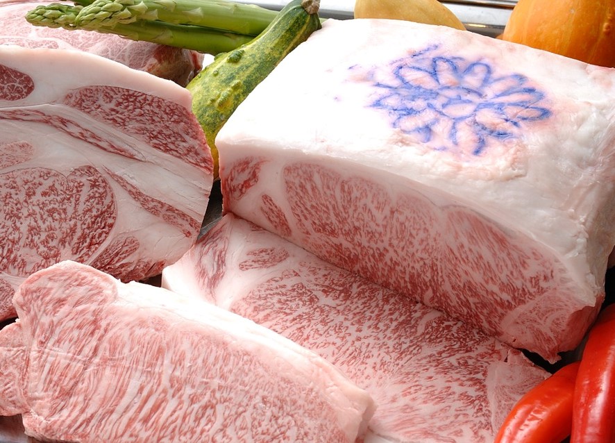 神戸ビーフならではの上質なサシが入ったお肉（提供：但馬牛博物館）