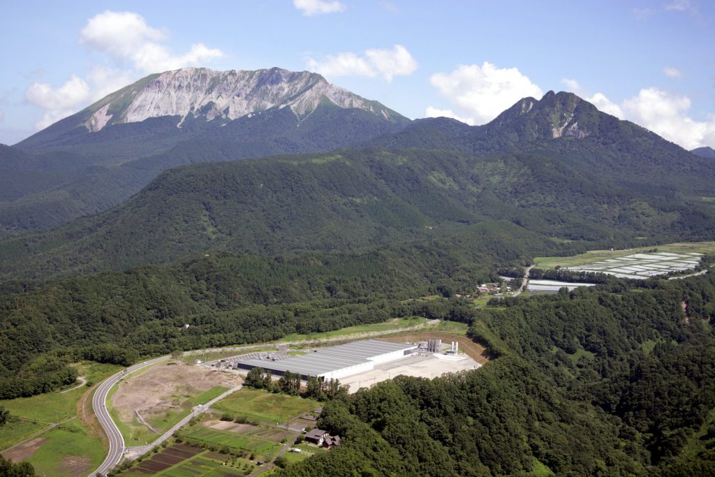 天然水奥大山ブナの森工場（鳥取県日野郡江府町）