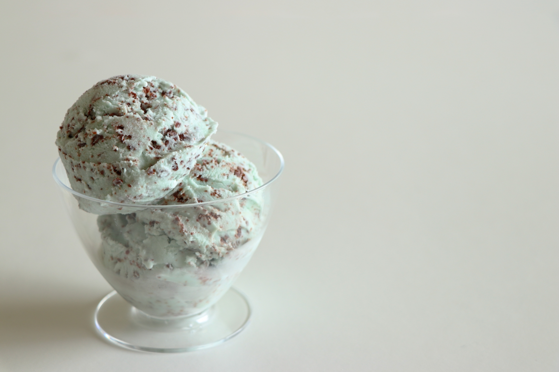 チョコミント好き嫌い論争 「歯みがき粉の味」「チョコにミントの