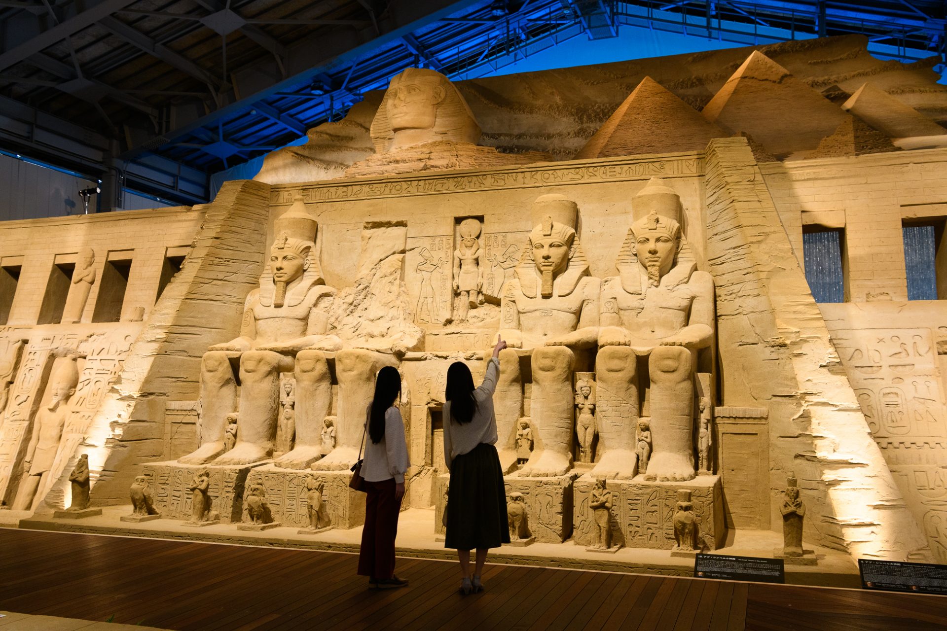 終了後はすべて崩して砂に…儚い美しさ 「鳥取砂丘 砂の美術館」 『砂で