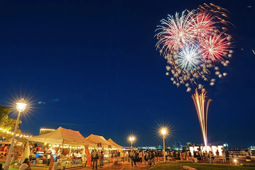 サプライズ花火をビアガーデンとともに(提供:神戸市港湾局)