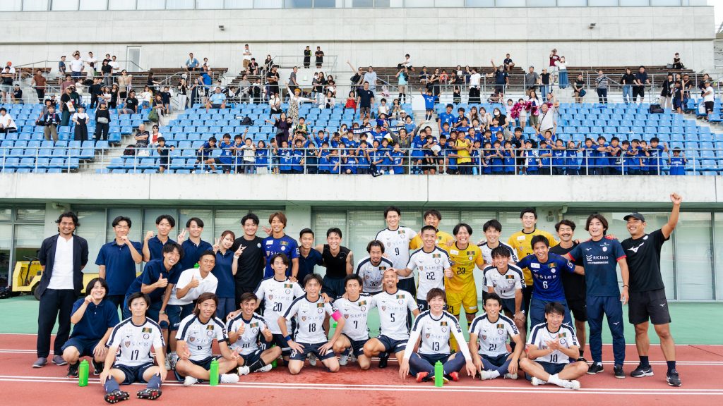 応援してくれたアカデミー生、サポーターたちと（9月18日）（C）FC BASARA HYOGO