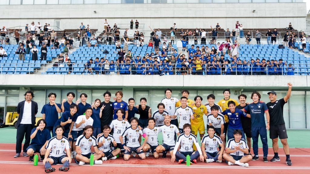 応援してくれたアカデミー生、サポーターたちと（9月18日）（C）FC BASARA HYOGO