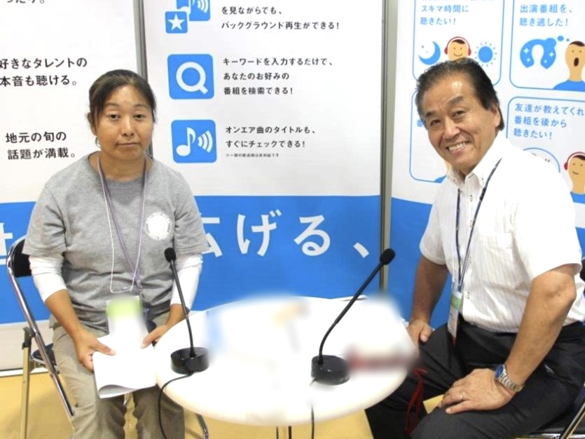 写真左から　株式会社おおかわ 取締役社長の福井朋子さん、ラジオ関西パーソナリティの三上公也氏