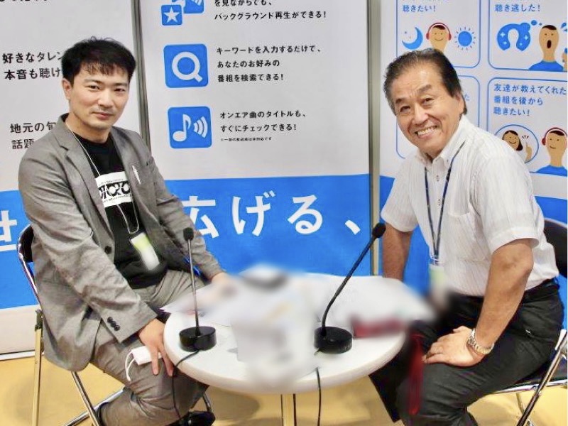株式会社長澤音二郎商店の長澤真祐さん（写真左）とラジオ関西パーソナリティの三上公也氏