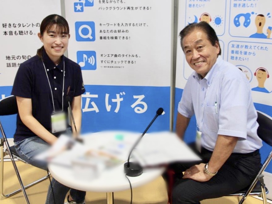 グッドフェローズ株式会社の河部里咲さん（写真左）、ラジオ関西パーソナリティの三上公也氏