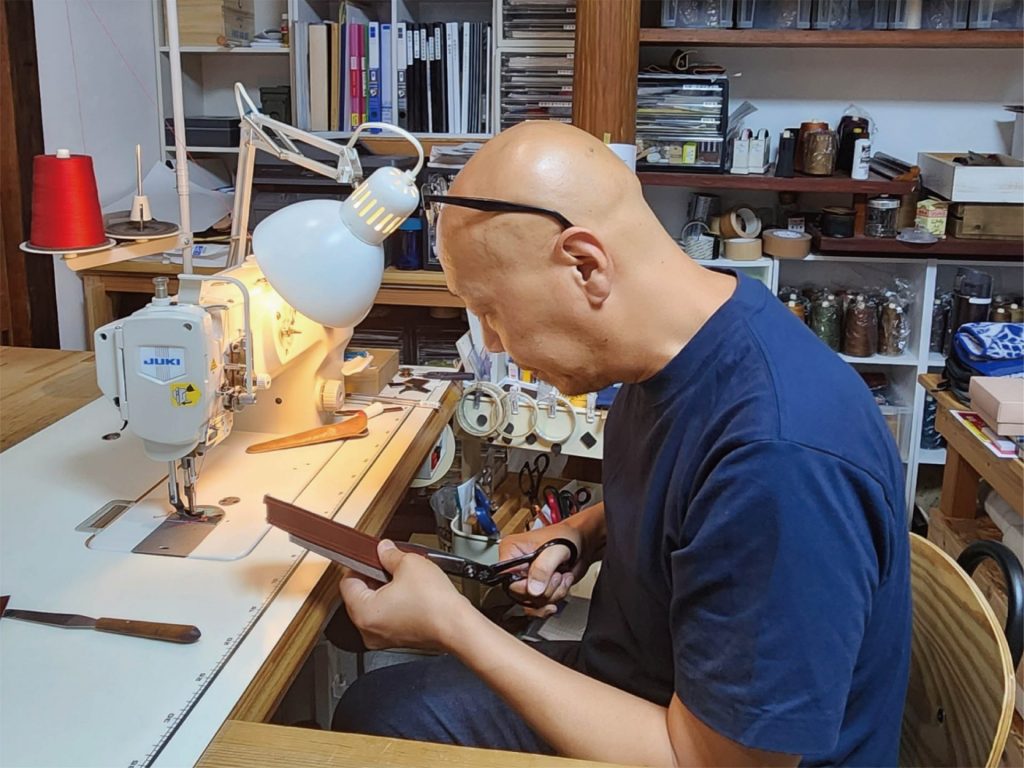 着れば着るほど表情豊かに 世界にたった1つのレザージャケット生み出す