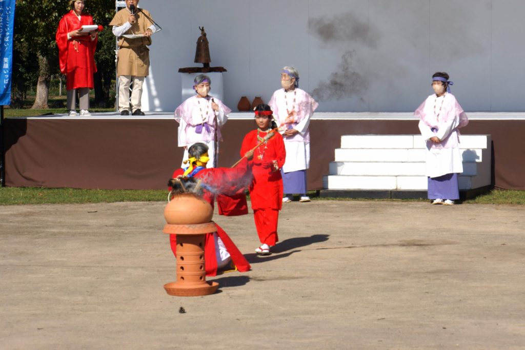 いにしえの暮らしをほうふつとさせる“儀式”（2022年撮影、提供：兵庫県播磨町）