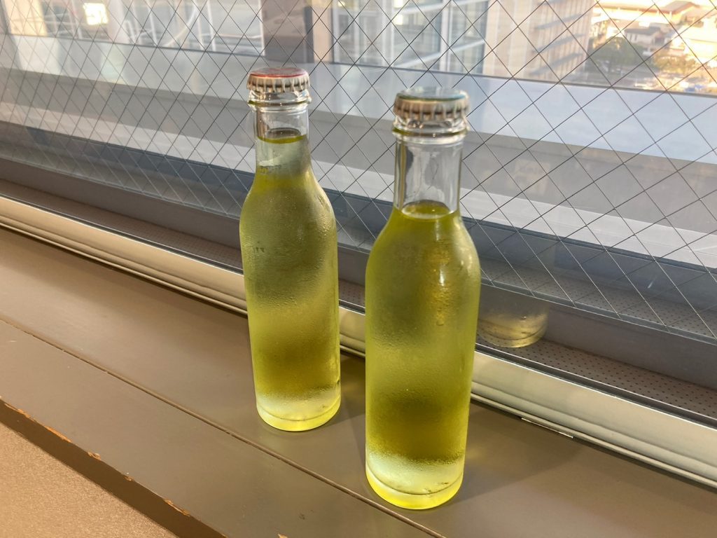 「アップル」のビンは回収され、再利用される（画像：Instagramウラリエ/神戸@urarie83）
