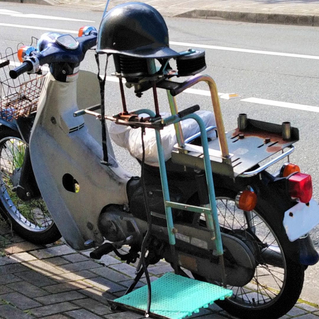 昭和の出前文化を支えた バイクに取り付ける『出前機』 東京五輪で