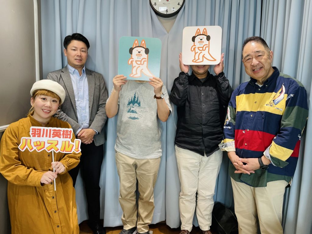 写真後列：左から神戸市福祉局相談支援課の加島英義さん、トシさん、餅屋さん　写真手前右：ラジオ関西パーソナリティの羽川英樹氏、同左：大森くみこ氏