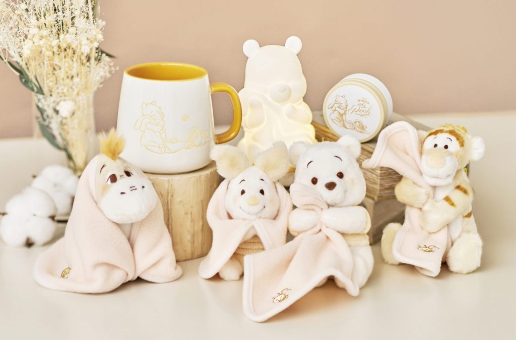 「WHITE POOH」シリーズ登場　© Disney. Based on the “Winnie the Pooh” works by A.A. Milne and E.H. Shepard.