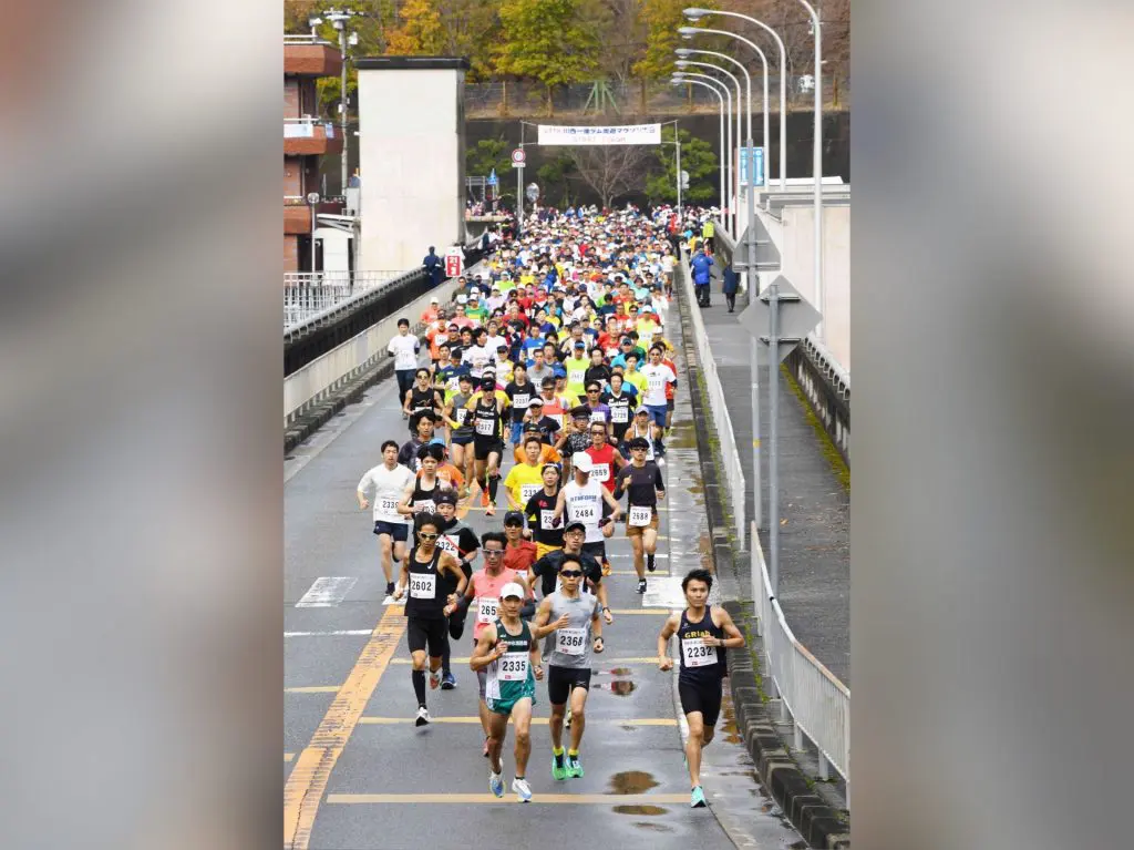 過去の一庫ダム周遊マラソン大会の様子(画像提供:川西市)