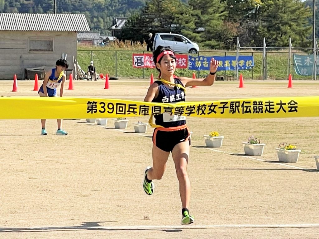 兵庫県高校駅伝大会の様子　女子（2022年大会より）