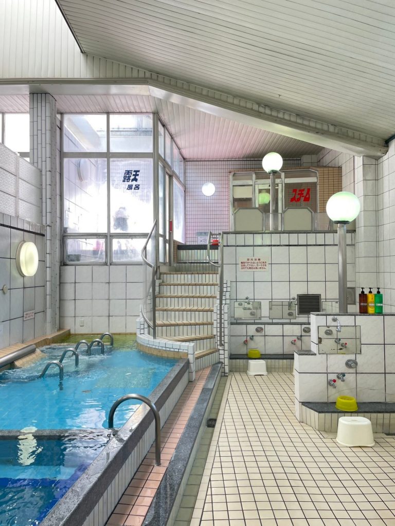 この洗い場でイベントが開催されることも！（画像：Instagramウラリエ/神戸@urarie83）