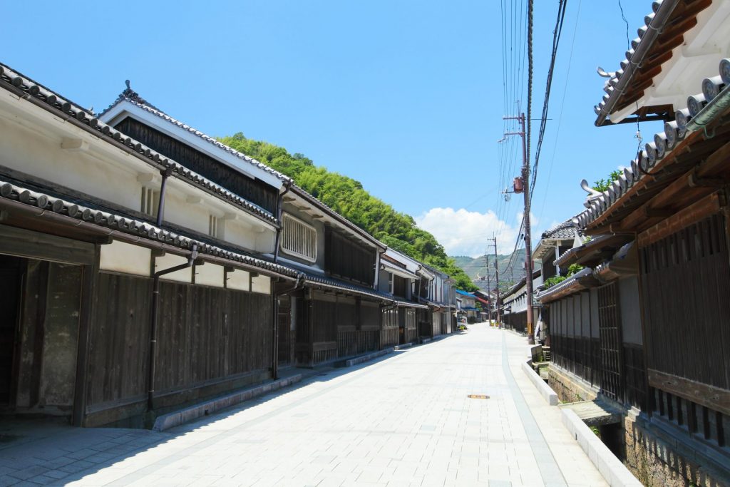 坂越港は江戸時代に北前船寄港地として栄え、赤穂の塩などが積み込まれた。今でも古い街並みにその名残がみられる（画像提供：赤穂市）