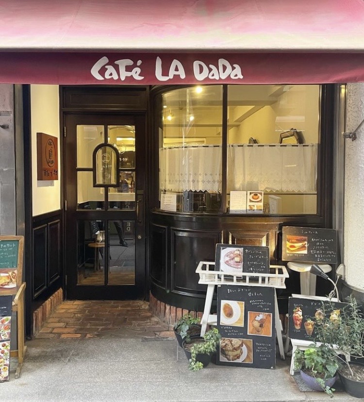 「Cafe LA DaDa」外観（画像：Instagramウラリエ/神戸@urarie83）