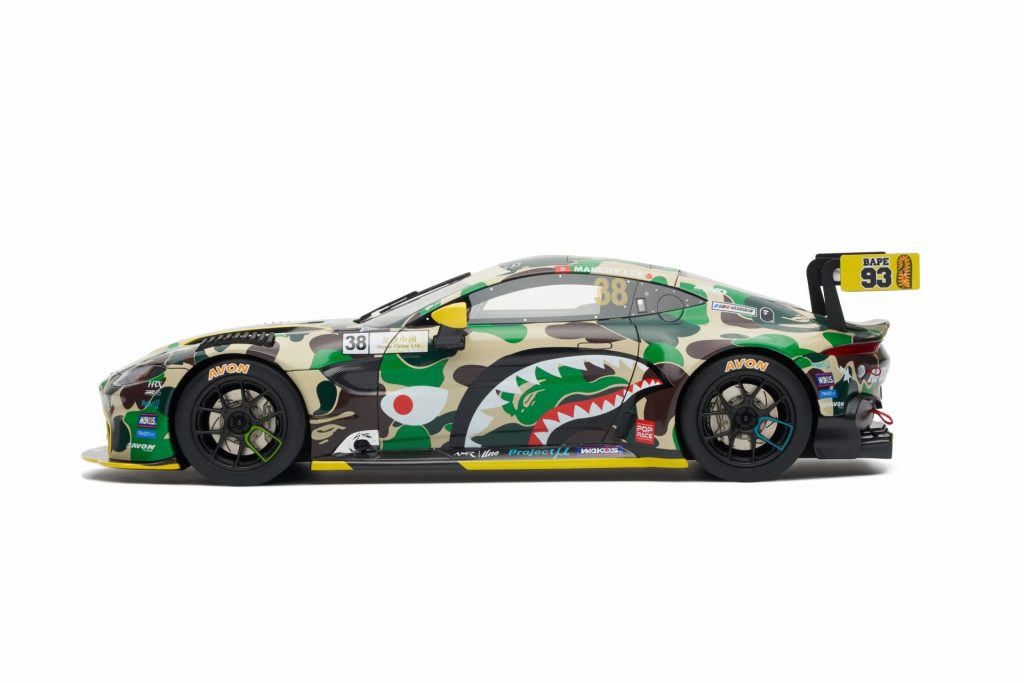 Aston Martin GT3 モデルカー（サイド）