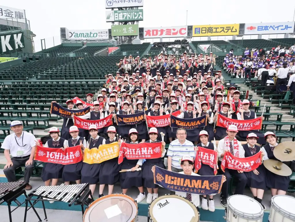 思い出深い甲子園アルプススタンドでの応援演奏 (提供:市立尼崎高校吹奏楽部)