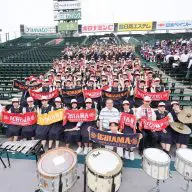 甲子園球場アルプススタンでの演奏する市立尼崎高校吹奏楽(提供:市立尼崎高校吹奏楽部)