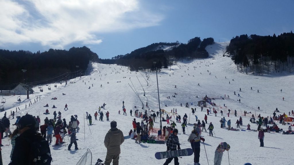 宍粟市のちくさ高原スキー場　ファミリーから上級者まで多彩なコース設定が魅力（画像提供：宍粟市）