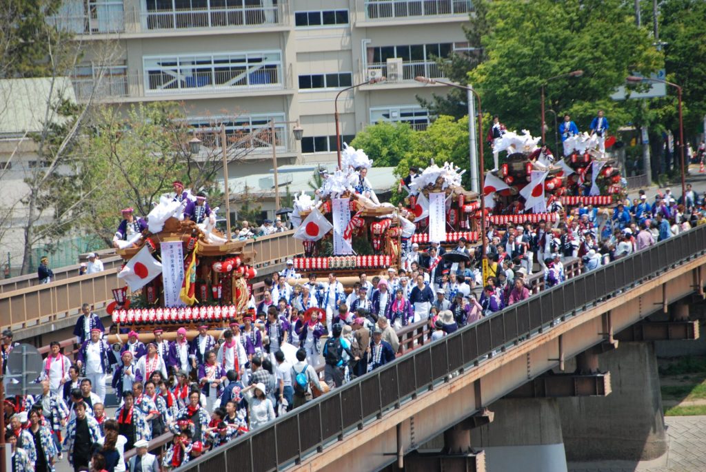 宝塚市内には19のだんじりがあり、各地区の秋祭りで勇壮な姿を見せている（画像提供：宝塚市）