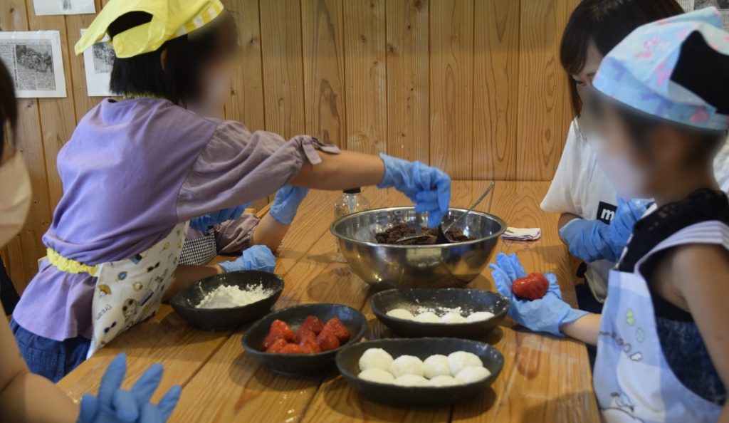 地元産食材を使って、大福やおはぎを作る食育交流体験。（提供：株式会社ゆめの樹 野上野）