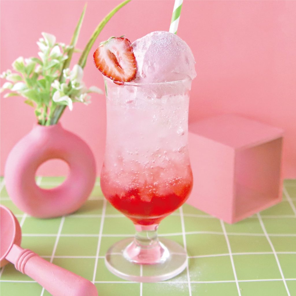 「苺のクリームソーダ」（780円）
