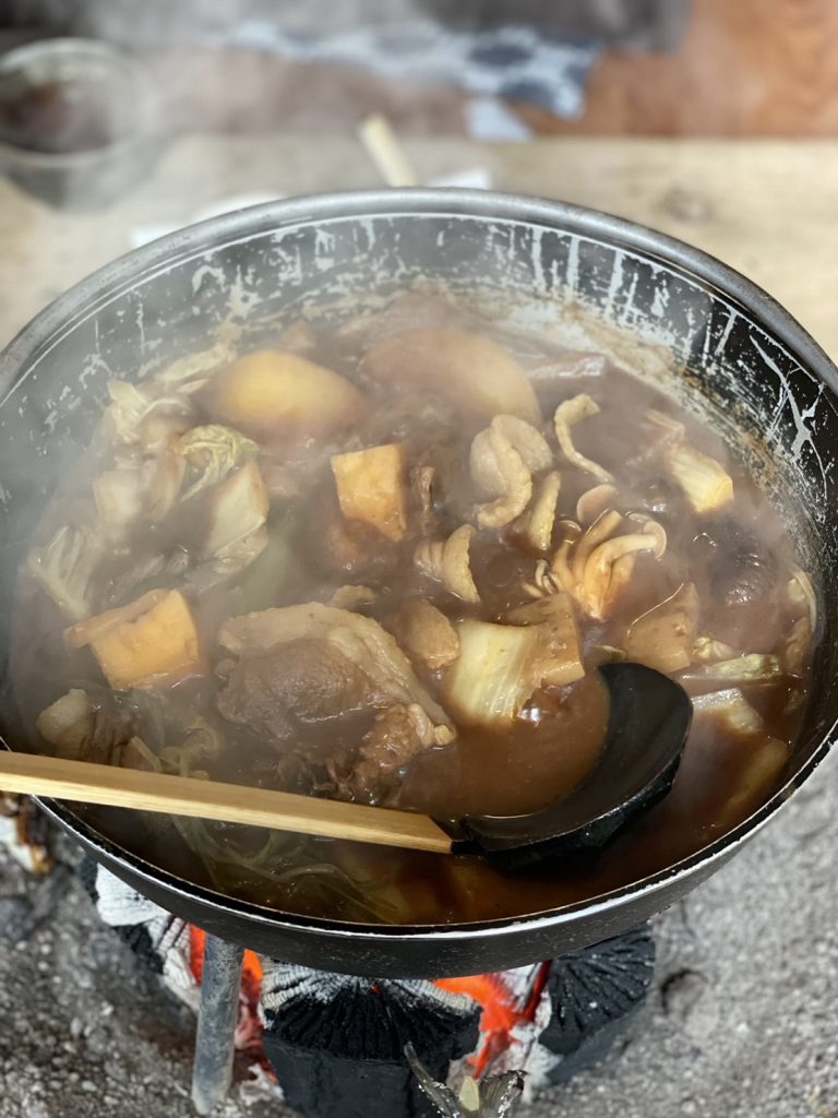 自家製の味噌で味わう「ぼたん鍋」（画像：Instagramウラリエ/神戸@urarie83）