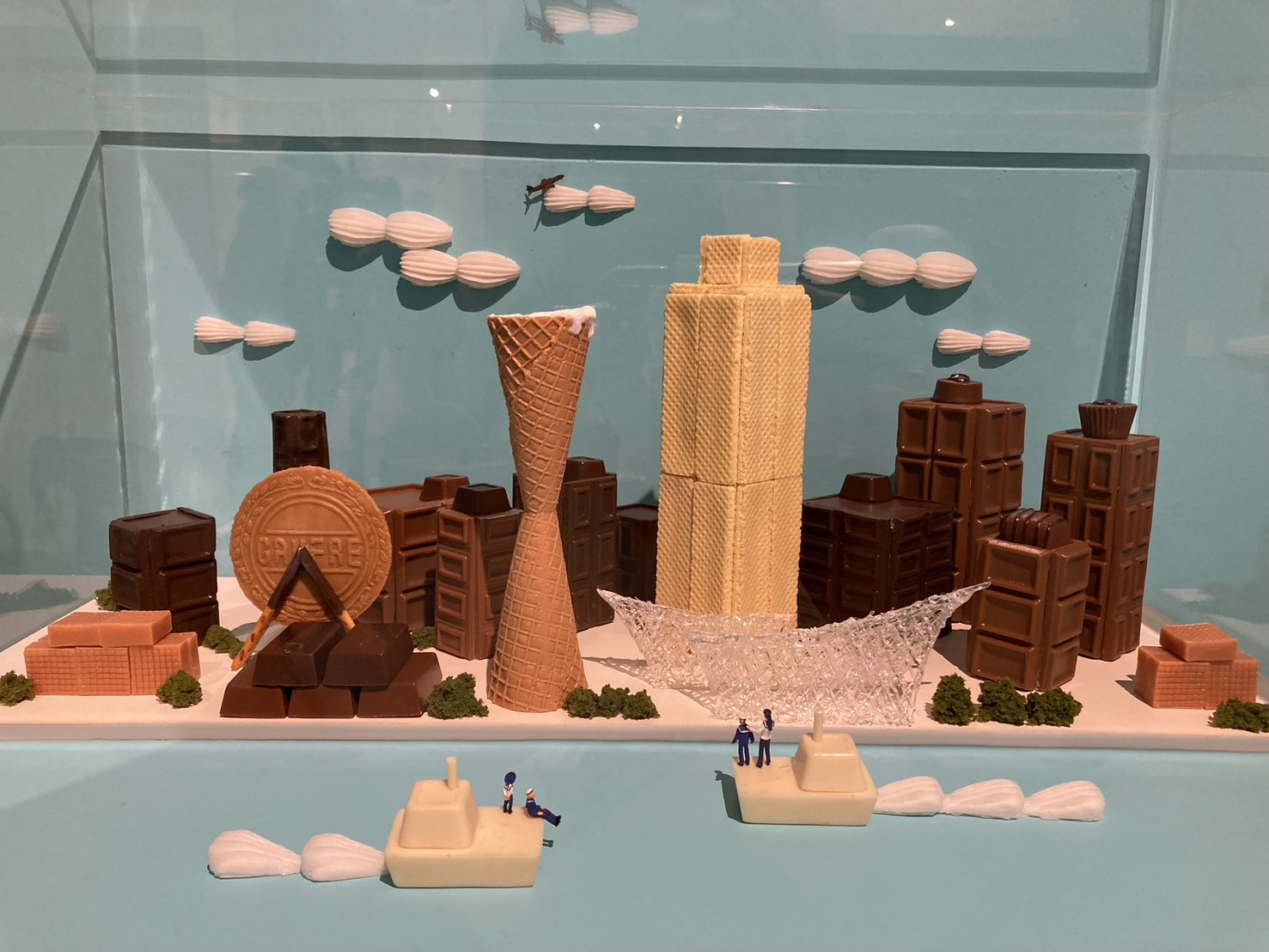 【新品未使用】田中達也 木製フレーム額装キャンバス「ブロッツリーハウス」 神戸の街をお菓子で再現 見立て作家・田中達也「ミニチュアライフ展