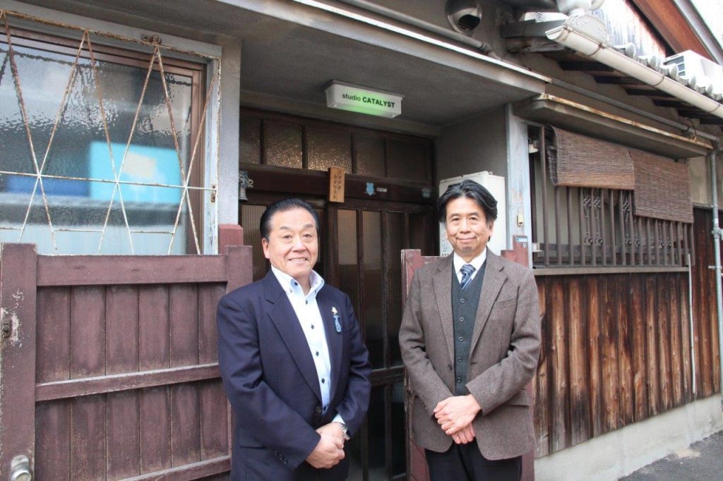 神戸モダン建築祭実行委員会・委員長の松原永季さん（写真右）とラジオ関西パーソナリティの三上公也氏