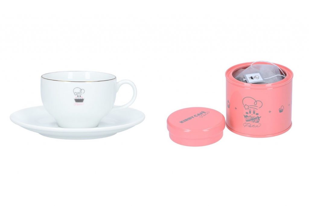 取扱商品（一例）左から　ティーカップ＆プレート（4070円）、紅茶缶 オリジナルブレンドティー（1944円）