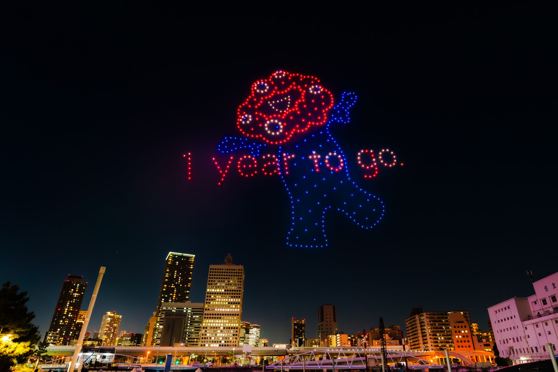 ミャクミャク」夜空に現れる！大阪・関西万博PR、大阪・中之島で500機