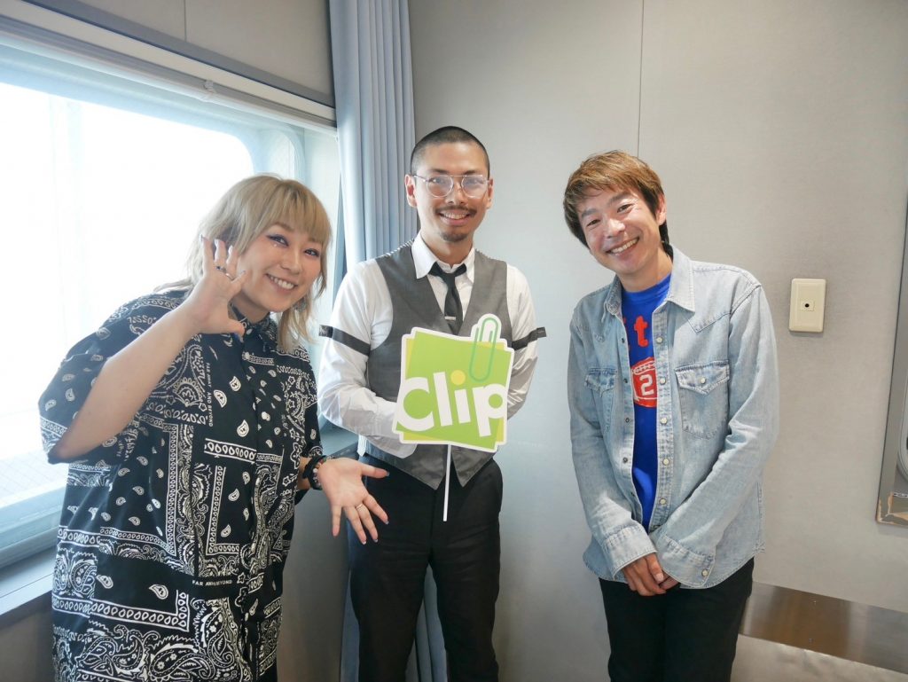 STAR COLLECTION 大澤誠さん（中央）、パーソナリティの清水健（同右）、絵本作家の夏きこ（同左）