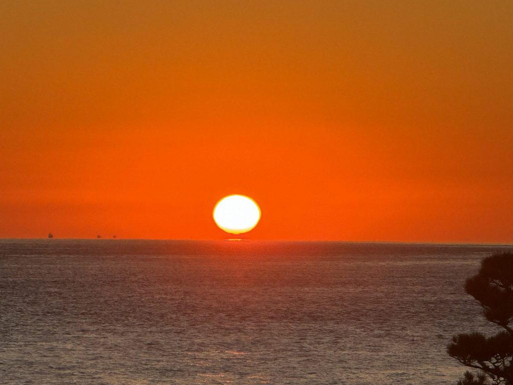 明石市役所から見える夕日（画像提供：明石市）