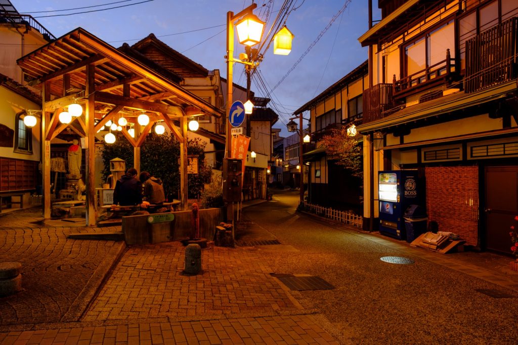 風情ある三朝温泉街（写真提供：三朝温泉旅館旅館協同組合）