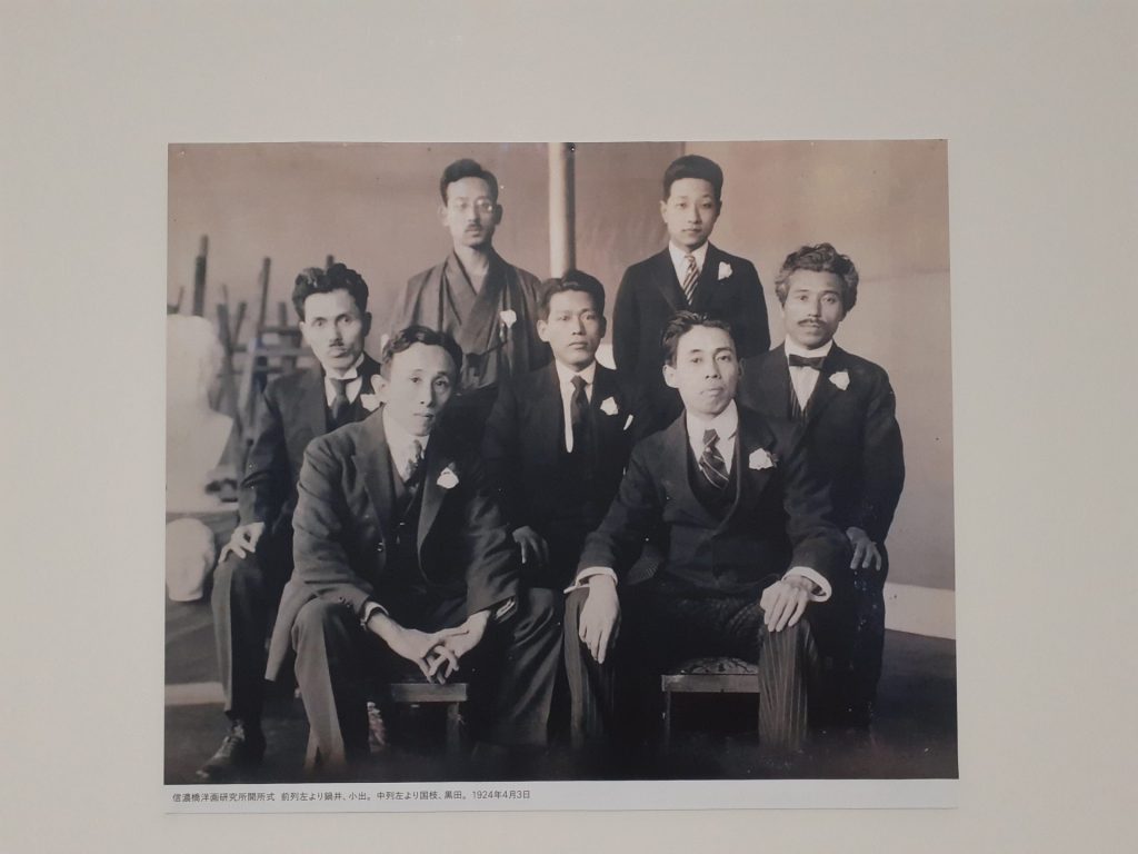 信濃橋洋画研究所　開所式（1924年4月3日）　前列左より鍋井克之、小出楢重。中列左より国枝金三、黒田重太郎