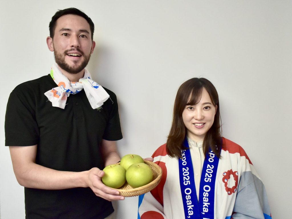 写真左から　鳥取県関西本部のサージャント聖也（まさや）さん、福田沙耶香さん