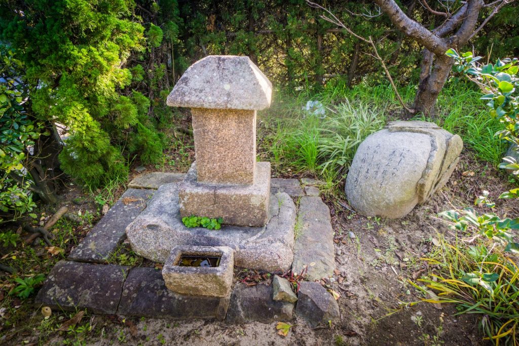 明石入道の碑／松平忠国歌碑　提供：（一社）明石観光協会