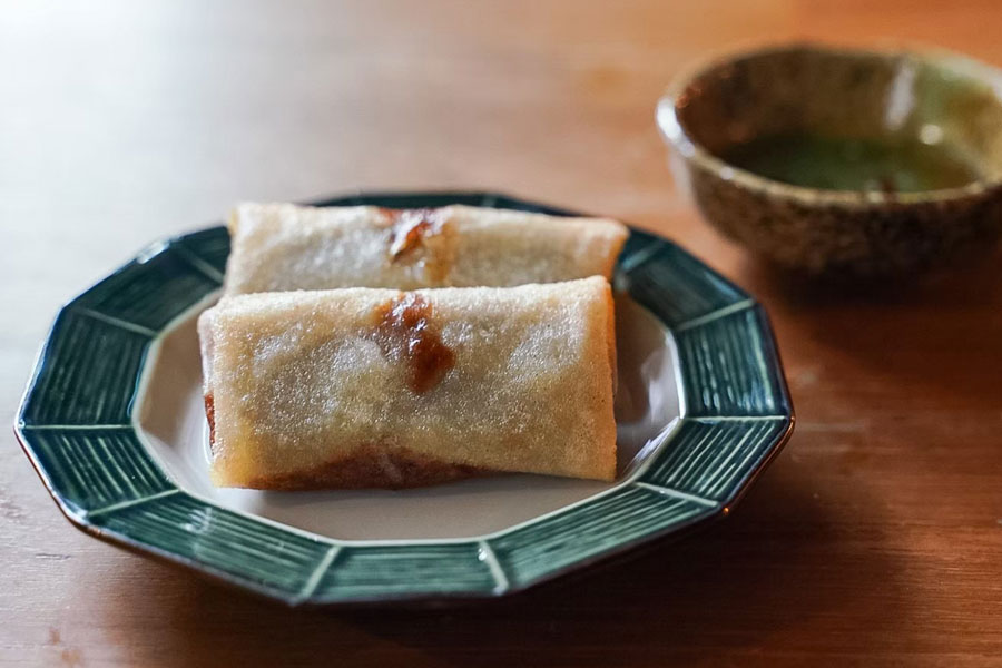 炭火串焼 ウシラム「ラムのスパイス春巻き」（550円）