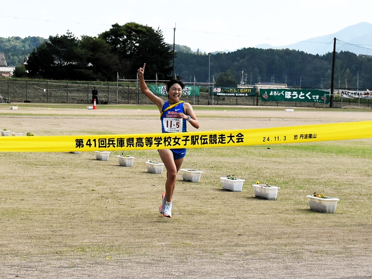 兵庫県高校駅伝2024【女子】須磨学園が2年連続26回目の優勝 濱本監督は3年生の頑張りを評価 | ラジトピ ラジオ関西トピックス