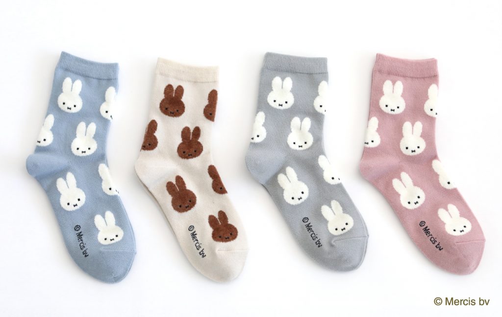 「ミッフィー＆メラニーモール総柄ソックス」(1650円）