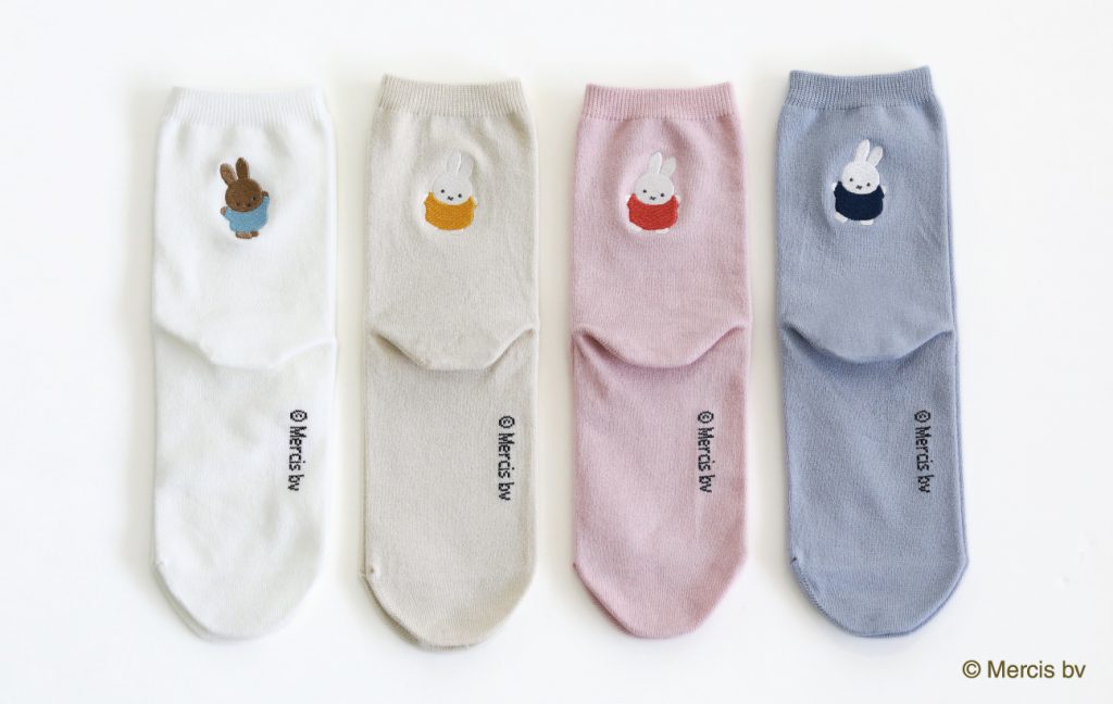 「ミッフィー＆メラニー刺繍ベタソックス」（1760円）