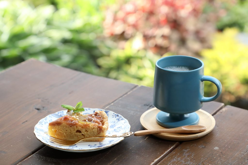 お得な「タルトとカフェラテのセット」